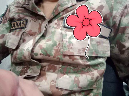 ❤️ہوگا مشہور حسن شہزادیوں کا زمانے میں 
😉
مگر وردی پہن کر ہم بھی کمال کے لگتے ہیں👮♂️💞😘