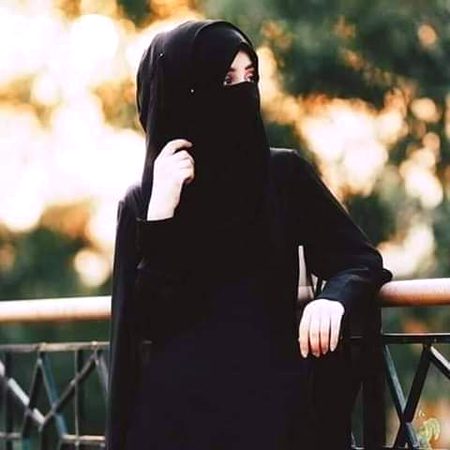 حُجرۂ جاں میں بسا ہے فقط ایک ہی شخص🥀
ایک مُدّت سے میں اُسی کے اعتکاف میں ہُوں🔥 Mahii 💔