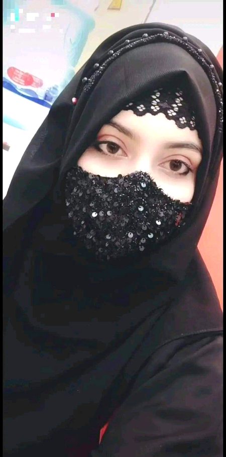مرد کی دوستی صرف مرد سے جچتی ہے
عورت کے ساتھ مرد کا صرف نکاح جچتا ہے