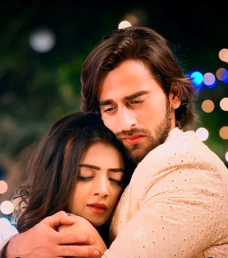 Teri آغوش mein sar ho tou kiya bat ho
Tere dil mein mjhy khony ka darr ho tou kiya bat ho😏❤