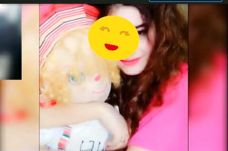 کسی کو پھول دینا محبت نہیں ھے،،،🌹💕
اسےساری زندگی پھول کی طرح رکھنا محبت ھے..🌹💕
Khushi✌I m with  my lovely doll😘