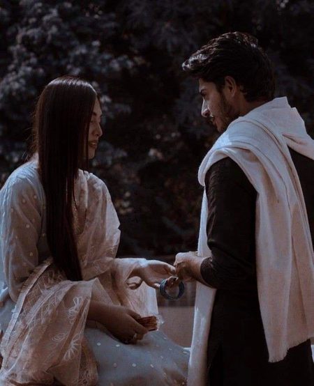 *میں نے پوچھا کیسے نکلتی ہے جان ۔۔»❤🩹🥺*
*اس نے چلتے چلتے میرا ہاتھ چھوڑ دیا .