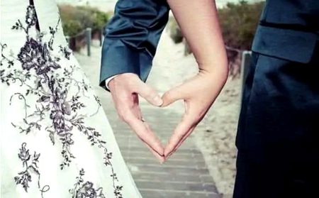 ہوا ہی ایسی چلی ہے کہ جی بحال نہیں
وگرنہ ہم تو بہت کم اُداس رہتے ہیں🥀