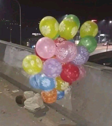 ہم ایسے بچوں کو کیسے قائل کرسکتے ہیں کہ یہ دنیا اور یہ زندگی خوبصورت ہے۔  😔😔😭💔😔😔