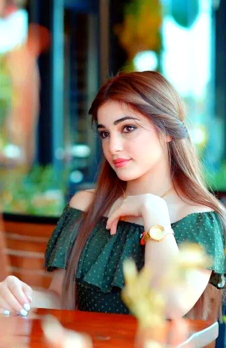 تنہاٸی“ انا پرستوں کی محبت ہے ”