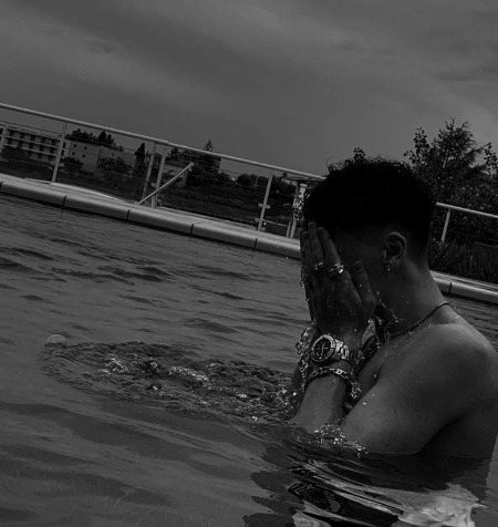 تجربوں میں زہر ضائع نہ کر...!!
توں سیکھ پہلے آداب ڈسنے کے...!!!
♠️🖤 - H∆mzıı..  👑💯