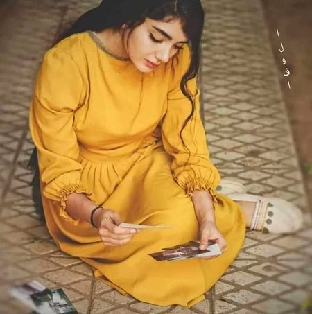 اتنے خوش بخت کہاں ہیں ہم
جتنے تصویروں میں نظر آتے ھیں🔥 Mahii 💔