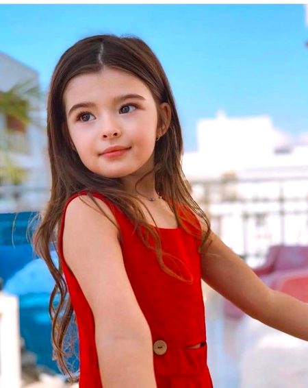 She is MAYA BASOL,😍❤️
a 5 year old model from Istanbul, Turkey.🇹🇷
THE MOST BEAUTIFUL FACE IN THE WORLD. 
She is inspired by her mom ASYA BASOL to become a fashion model✨💖