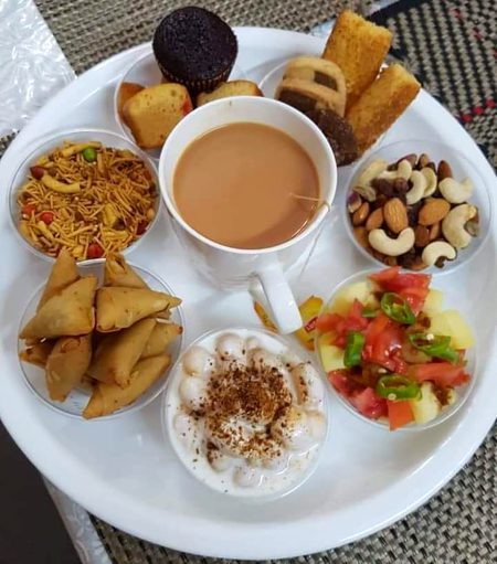 کچھ اس طرح سے زمانے میں کھو جاؤ 
اتوار کو صبح اٹھو چائے پیو اور پھر سو جاؤ 🔥 Mahii 💔