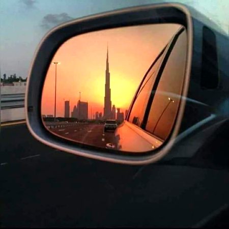 جتنی خاموشی سے ڈھلتا هے سورج یه زندگی بهی کچھ ایسی هی هے..!!!
 ZaRRaaR💔🥀