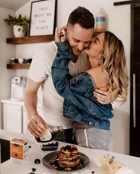 آج بن مانگے بوسہ دیا ہے یار نے 🙈
حاکم کو بتا دینا سخاوت اس کو کہتے ہیں...🙆😋
#____ZALIM