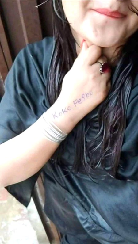 Tum  yaqen  nae  krty  warna  log  to  humari  dosti ki  qasme  khaty  hein