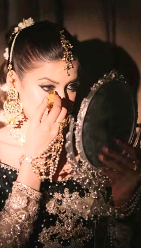 تجھ سے کیا پردہ کروں۔ تُو میرا آئینہ🎧🎶 تیری دید چکھوں تو لگے۔جیسے امرِت پینا