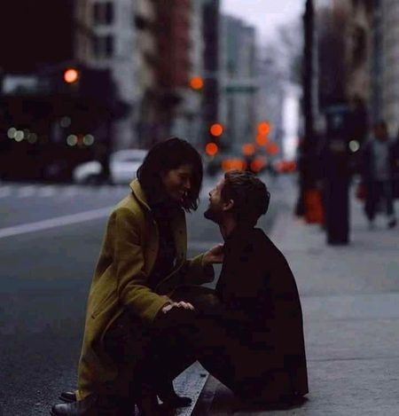 ﺍُﺱ ﮐﺎ ﻣﻮﮈ ﺑﮭﯽ ﺍﯾﮏ ﭘﮩﺎﮌﯼ ﺭﺳﺘﮧ ﮨﮯ
ﺍﮔﻠﮯ ﻣﻮﮌ ﭘﮧ ﺟﺎﻧﮯ ﮐﯿﺴﺎ ﻣﻨﻈﺮ ﮨﻮ