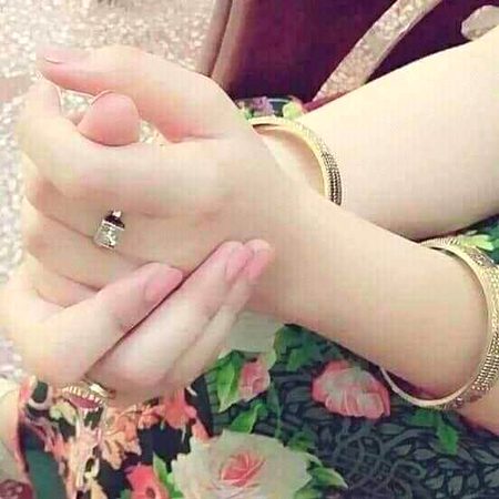 کئی بار ہاتھ مجھ سے وہ ملا چکے ہیں لیکن۔۔
جو دل ملاتے تو کچھ اور بات ہوتی۔🔥 Mahii 💔