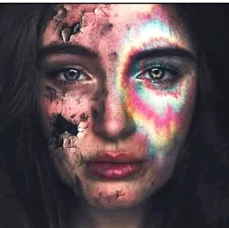 🥀برسوں لگے ہیں مجھے خود کو تباہ کرنے میں  .اور تم.مجھے لمحوں میں سنوارنے کی بات کر رہی ہو۔