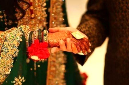 کیوں بار بار پوچھتے ہو محبت کی منزلیں؟
کہا نہ آخری سانس تک تیرے ہیں