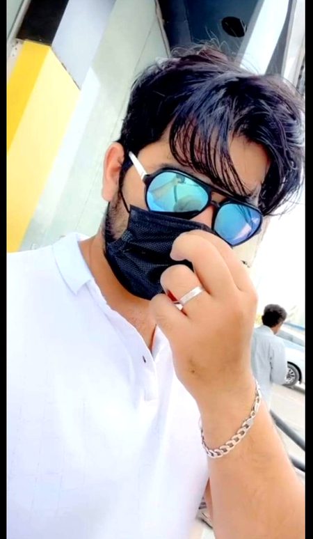 Sab dost mask pehna kri 😷😷