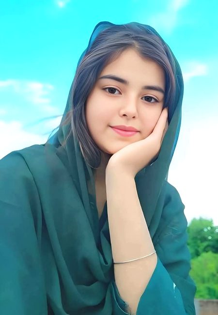 مجھے یہ علم تھا کہ..
سب فسانے ہیں، بہانے ہیں
مگر پھر بھی یہ دل میرا
تمہاری راہ تکتا ھے..
سنو یہ مجھ سے لڑتا هے 
تمہاری بات کرتا ھے💔Unzii🥀