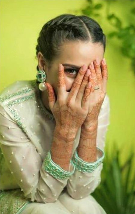✨"سنو،،،__"🐤
آج میں بہت دکھی ہوں😥😥
یا تو مجھے کوئی دکھی سا شعر سناؤ💔💔
یا پھر مرزا غالب کا نمبر دو😜😏