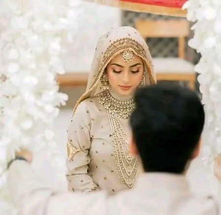 یہ تقاضہ عشق ہے یا میری آنکھوں کی مستی ۔۔!!🔥
آنکھیں کھولوں تو دیدار تمہارا بند کرو تو تصور تمہارا !!
  ❣️❣️ Jaanaa ❣️❣️