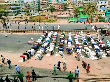 During the peaceful protest , Performing Prayer in roadside by Bangladeshi Muslims ❤️