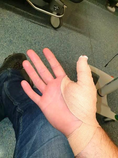 Be intha aaziz hu Tum muje you samjho mri Sanse chalti he tare hon se