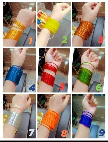 Bteay kon sa color zeDa pyara lag rha hai???🤔