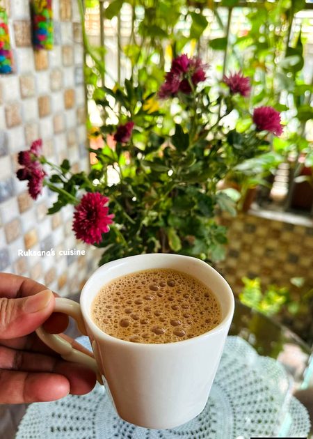 اففففف تم اتنی حسین ہو
تم میرا سکون ہو۔۔
صبح ہوتے ہی تمھارا خیال واجب مجھ پر 
تم نا ملو
تو نامکمل میں ۔۔۔۔
تم خدا کی خاص نعمت ہو میرے لئے 
تم میری چائے ہو۔۔۔تم میری چائے ہو ۔۔۔۔