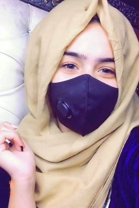 وڏي سونهن اٿي او پرين، تون آھين گلاب جو گل،،!!
ڀلي پيار نہ ڏي مونکي،،!! بس کلي ڳالهاءِ مونسان۔۔!!
