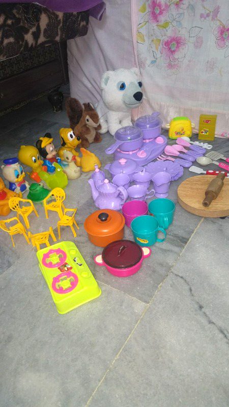 Bachpan k din kitna masom sakun se guzarte thy khya piya khela or sote nind ajate thy guzra huwa waqat wapis nahi atA