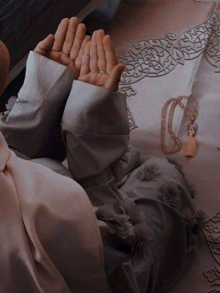 Sahri se pehle tahajjud padha kare,
Kyuki ramzan mai tahajjud ki duaayein,ke liye 7 asmaano ke parde utha diye jaate hai, 
  Phir ALLAH aise moujzay karte hai jo  na kabhi , 
   Zameen walon ne dekhe hote aur na asmaan walo ne💯💯💯❤️❤️