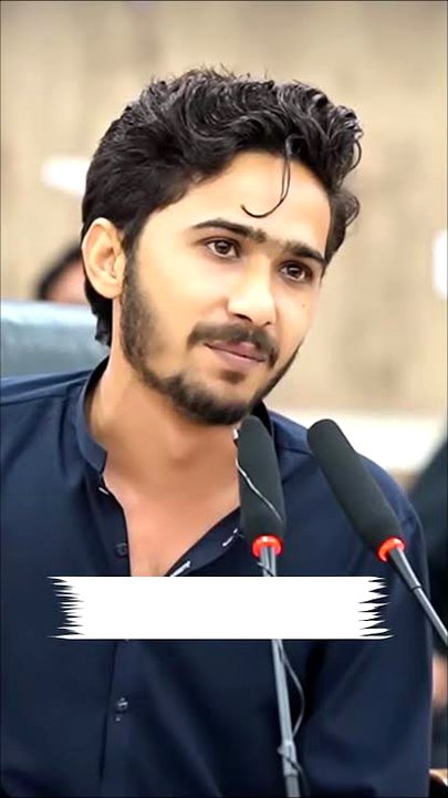 صرف باتیں ہی کر سکا رانجھا۔
لے گئے ہیر چومنے والے۔