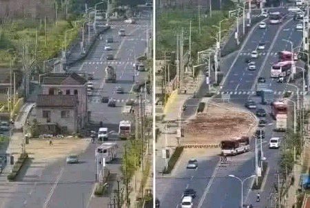 شارع عام کے درمیان بنے اس مکان کو گرانے میں چائنہ جیسی طاقت کو پورے 14 سال لگ گئے
 یہ مکان ایک بوڑھی عورت کا تھا حکومت نے انہیں منہ مانگی رقم آفر کی لیکن اس عورت نے یہ کہہ کر حکومتی ہر کوشش مسترد کر دی کہ اس گھر سے میرے بچپن کی یادیں وابستہ ہیں،یہ گھر میرے لیے بہت خاص ہے.
یہ راستہ اسی طرح رہا پھر بوڑھی عورت کا انتقال ہوا اور بچوں نے گھر بیچ دیا.
یہ گھر پاکستان میں ہوتا اور کسی کمزور بوڑھی عورت کا ہوتا تو اس کے ساتھ کیا ہوتا آپ بہتر جانتے ہیں۔۔۔
