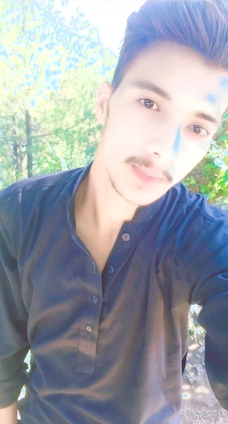 "وقت کے ساتھ عادتیں بدلی
بُرے کل بھی نہیں تھے
شریف آج بھی نہیں ہیں"