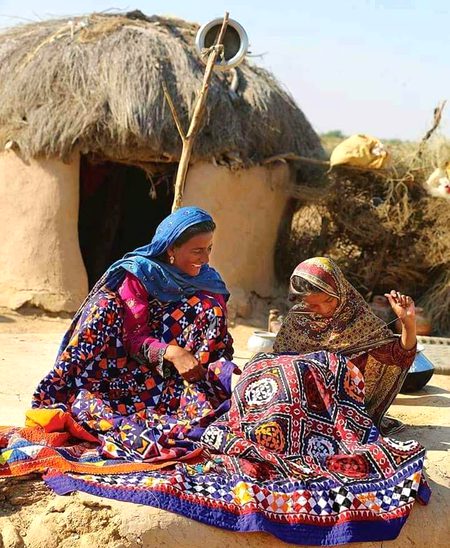 Cholistan desert , preparation of traditional bed sheet