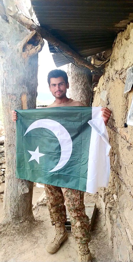 ALL Pakistan people🇵🇰🇵🇰🇵🇰 14 agust Mubarak..