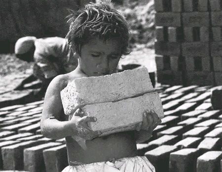 میری گُم ہوئی چیزوں میں سب سے مہنگی چیز میرے خواب ہیں...!!