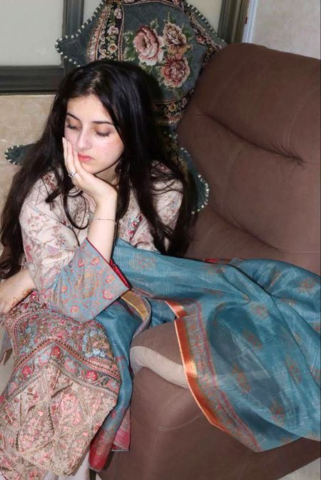 ہم ہیں کمبخت اجڑے ہوۓ بیچارے لوگ
 مانگیے جو ہم سے تو، فقط پناہ مانگیے💔Unzii🥀