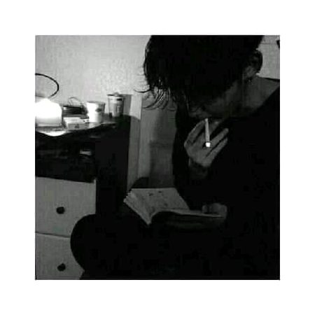 چھوڑو محبت کو آجاؤ چرس پیتے ہیں