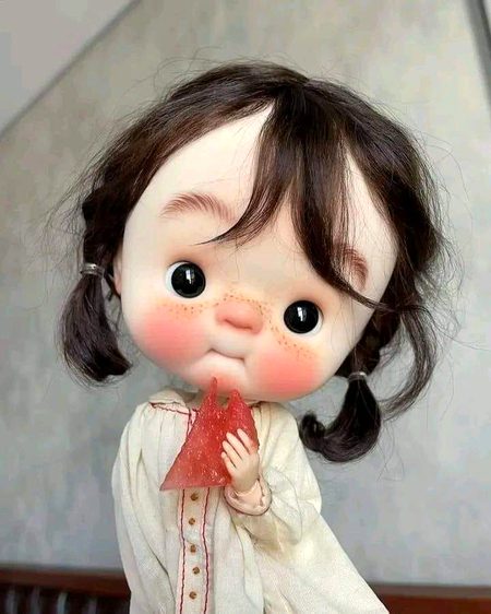 "- جونہـی ریکوسٹ آتی ہے تو میں بجائے ایکسپٹ کرنے کے اسکی پروفائل کھنگالنـــے لگ جاتی ہوں شائد کوئی نئی پوسٹ مل جائے •"