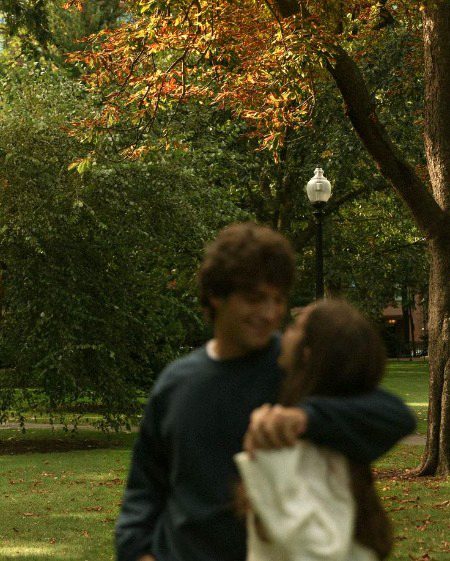 چلو چھوڑو بحث وتکرار کی باتیں 
یہ بتاؤ، رات خواب میں کیوں آئے تھے 🕊️