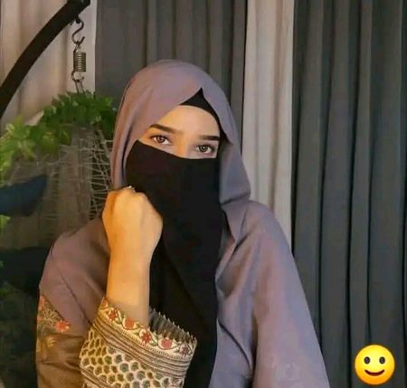 یہ بھی تو خاصیت ہے کہ 
 ہم کسی کے خاص نہیں 🙂