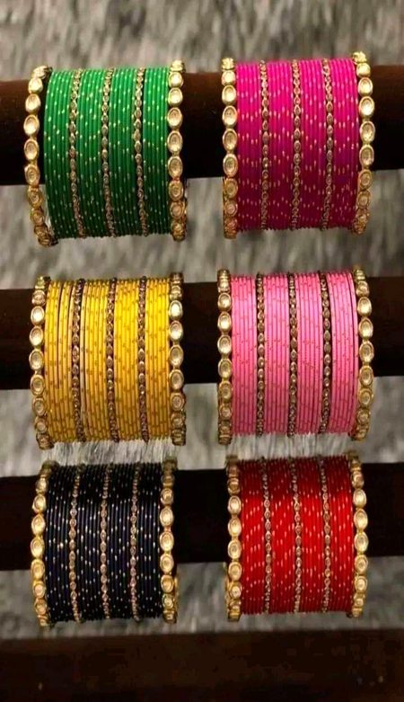 سونے کی نہ سہی ، کانچ کی ہی لا دو 🙈😒 
عید آ رہی ہے چوڑیاں ہی لا دو 😜🙈❤️_👑❤