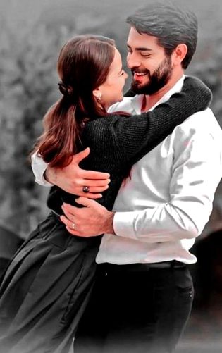 *______* 
 *نزدیک آکر دیکھ میرے احساس کی شدت*  🙂🤍
 *کتنا دھڑکتا ہے یہ دل اک تیرے نام سے💔😊*  
 *__