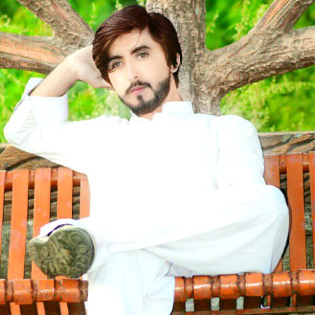 تجھے نہ    آئیں   گی مفلس کی مشکلات سمجھ 
میں چھوٹے لوگوں کے گھر کا بڑا ہوں بات سمجھ 
꧂ℂ𝕙𝕒𝕒𝕟𝕕꧁