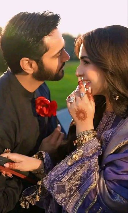 دن رات میری سوچوں پہ مسلط ہے تیرا  عکس..
تیرا ہلکا سا تصور میرے چہرے کو کھلا دیتا ہے💔Unzii🥀