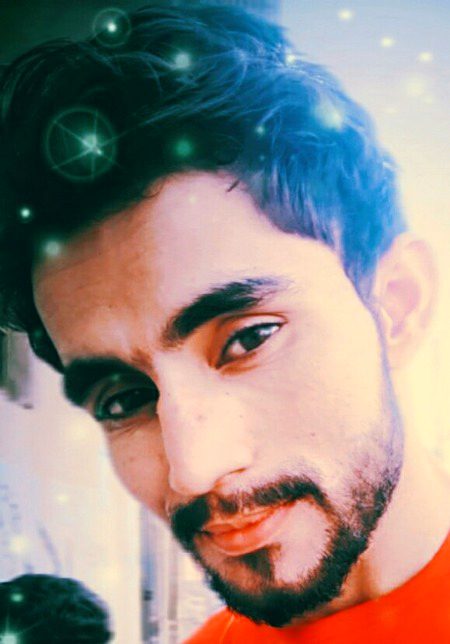 اے زندگی جتنی مرضی تلخیاں بڑھا
  تجھ سے وعدہ  ھے ھنس کے گزاریں گے😊
Aliyan Malik ❤❤🌷🌷