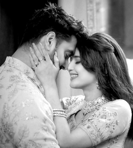 عجب سکون سا ہے ، یار تیری قربت میں🥀
پسند ہیں تیرے یہ بازوؤں کے گھیرےمجھے🥰🌹