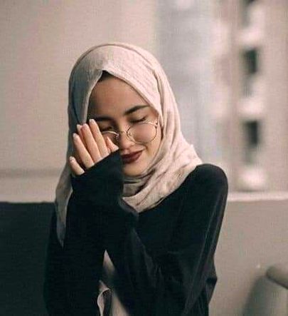 Me to myself: mera putar udaas honay sy behtar hai so jaa😴🥴